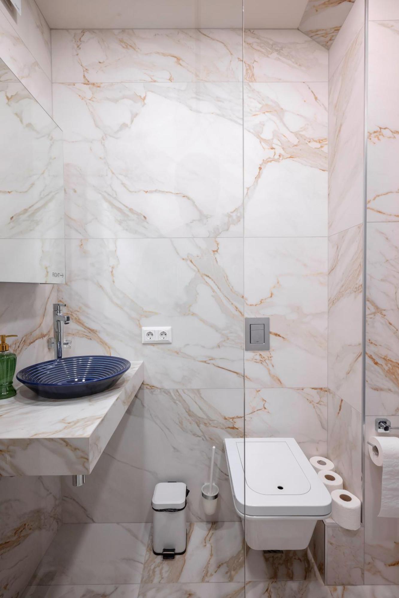Stylish 1bd In The Heart Of The *